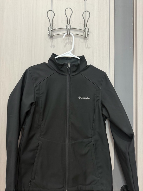 Columbia Jackets & Blazers - Columbia Women's Black Softshell Zip Jacket